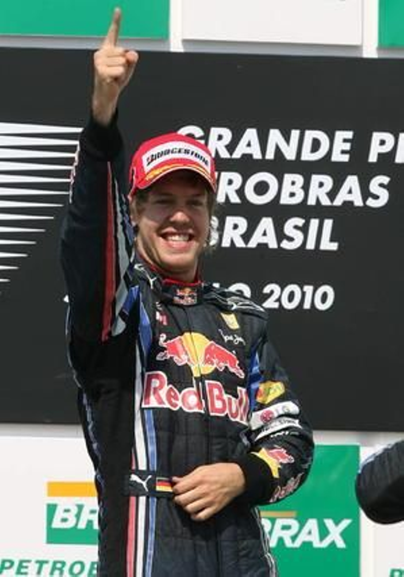 Vettel gana en Interlagos por delante de Webber y Alonso. / EFE