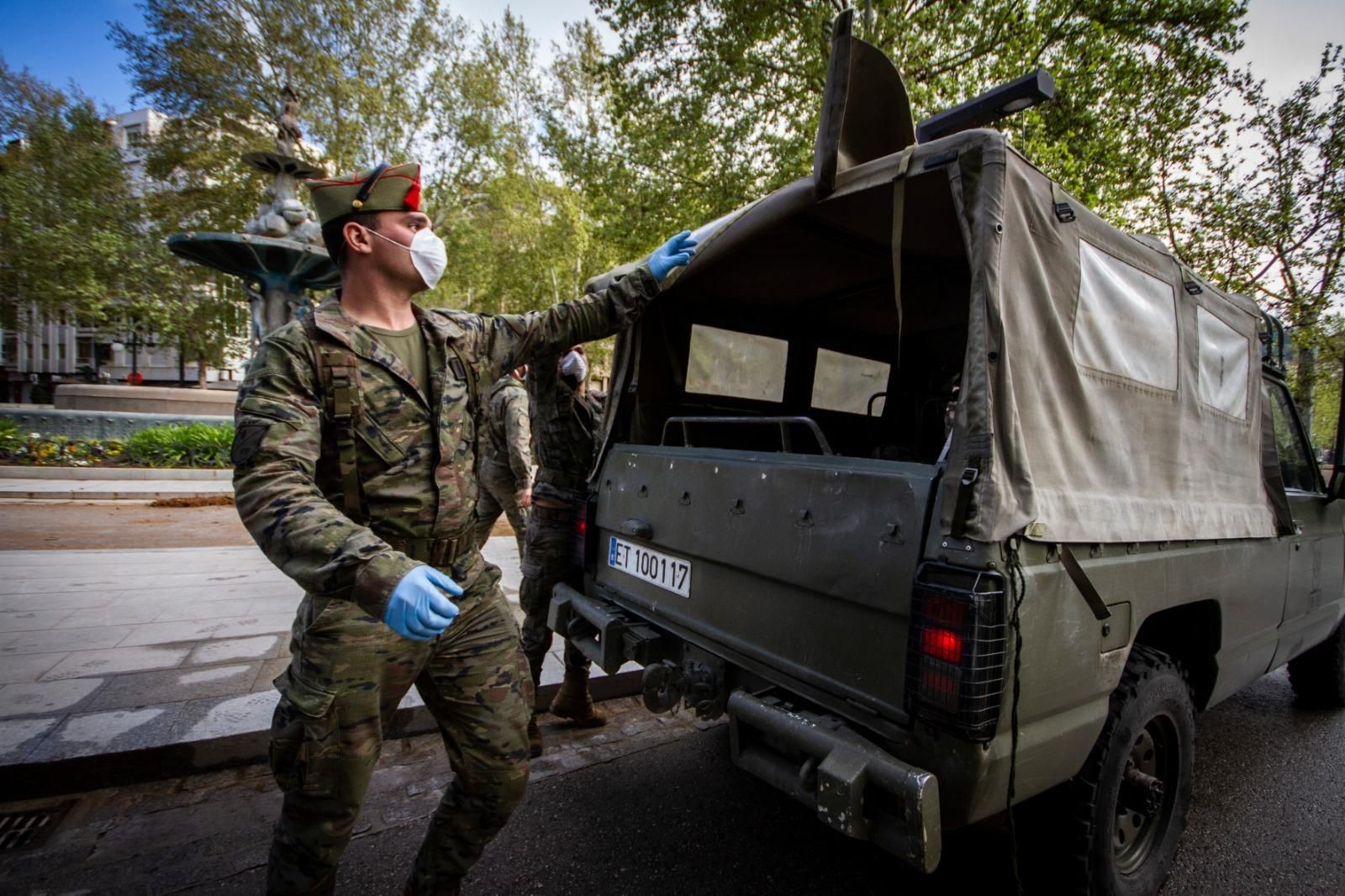 Fotos: la Legión vigila las calles de Granada