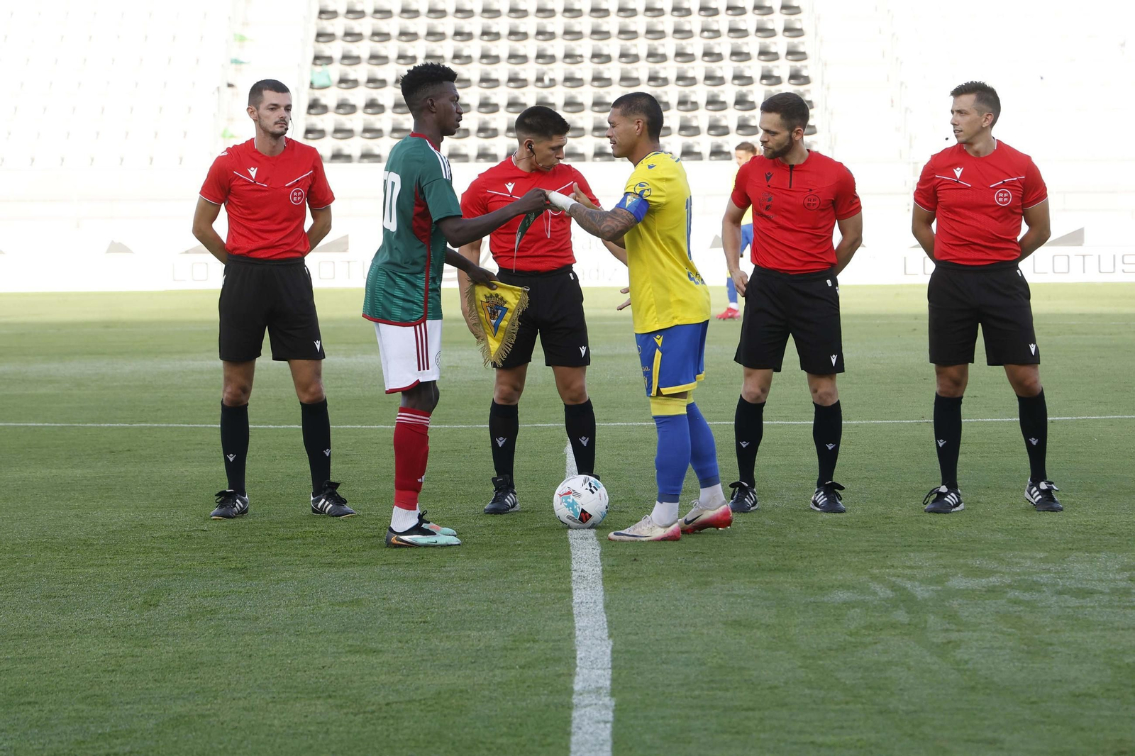 Las fotos del amistoso Cádiz CF - Al Ettifaq de Arabia Saudí en La Línea