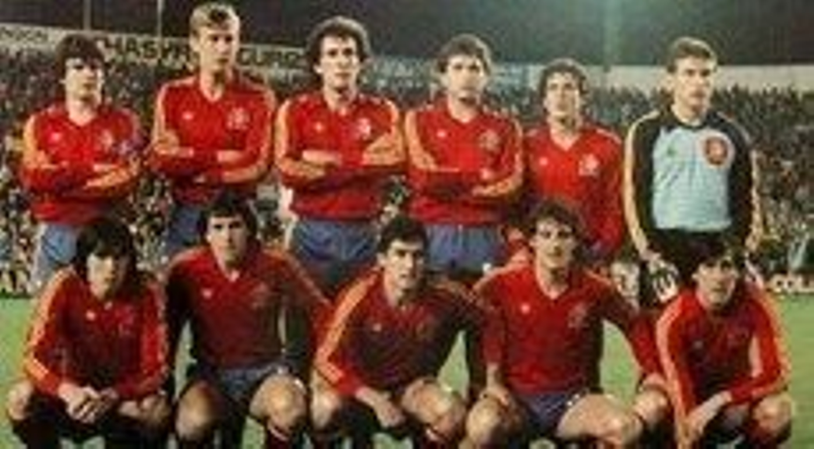 El equipo que logró la clasificación para la VII Eurocopa goleando por 12-1 a Malta en el Benito Villamarín. Arriba, Camacho, Maceda, Goikoetxea, Gordillo, Señor y Buyo. Agachados, Carrasco, Víctor, Santillana, Rincón y Sarabia.