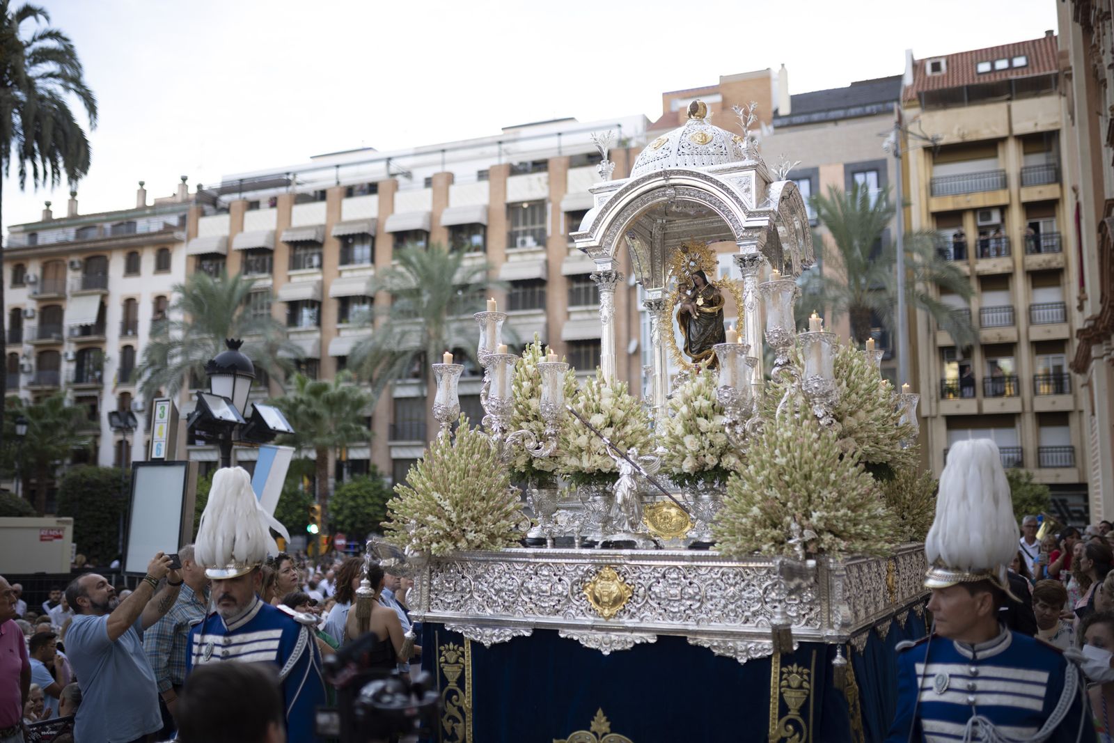 Imágenes de la procesión de la Virgen de la Cinta por el centro de la ciudad