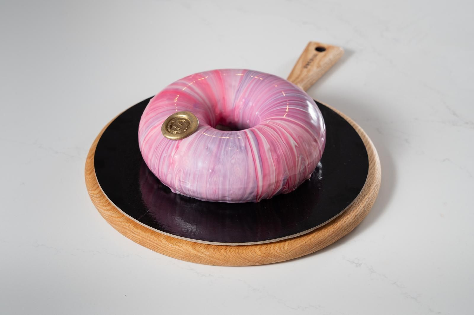 Entremet de mousse de queso y gelificado de caramelo salado con glaseado espejo