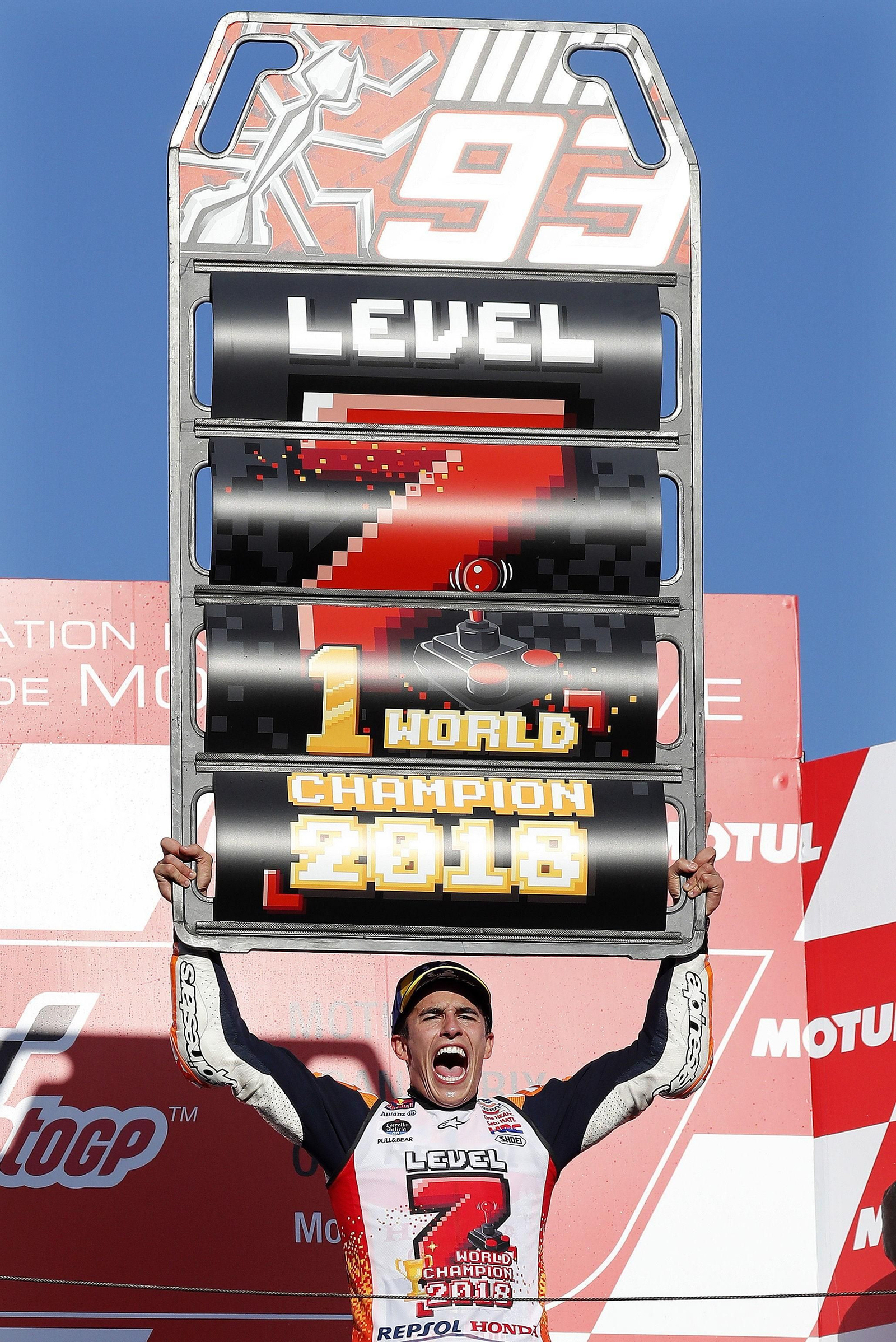 Márquez celebra su título