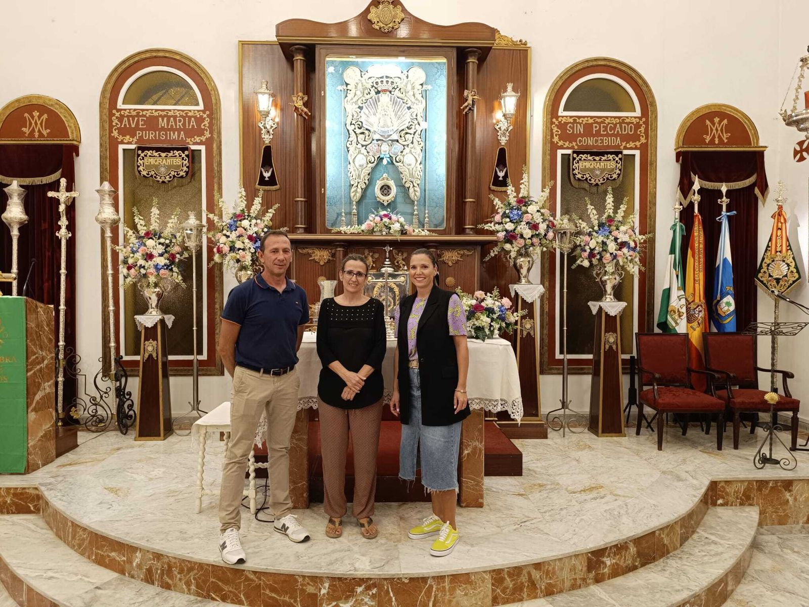 La artista onubense Ana Beltrán Ruiz, cartelista de la romería de Emigrantes de 2024