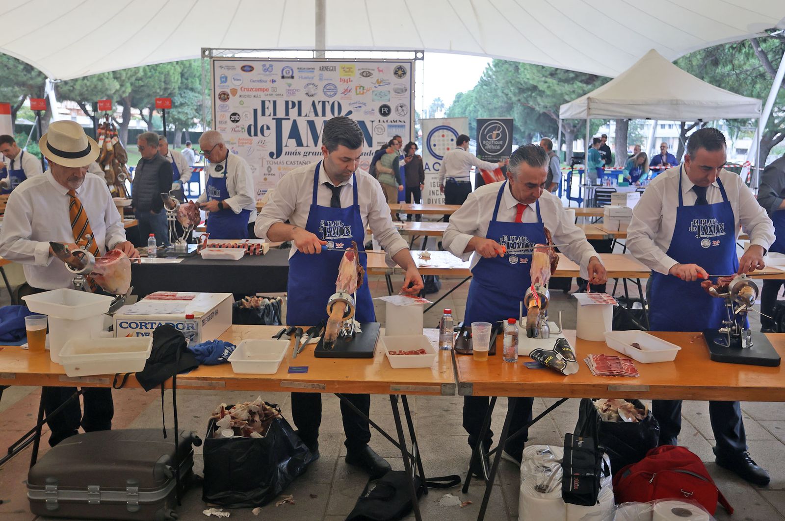 Huelva consigue el récord Guinness con el plato de jamón más grande del mundo, en imágenes