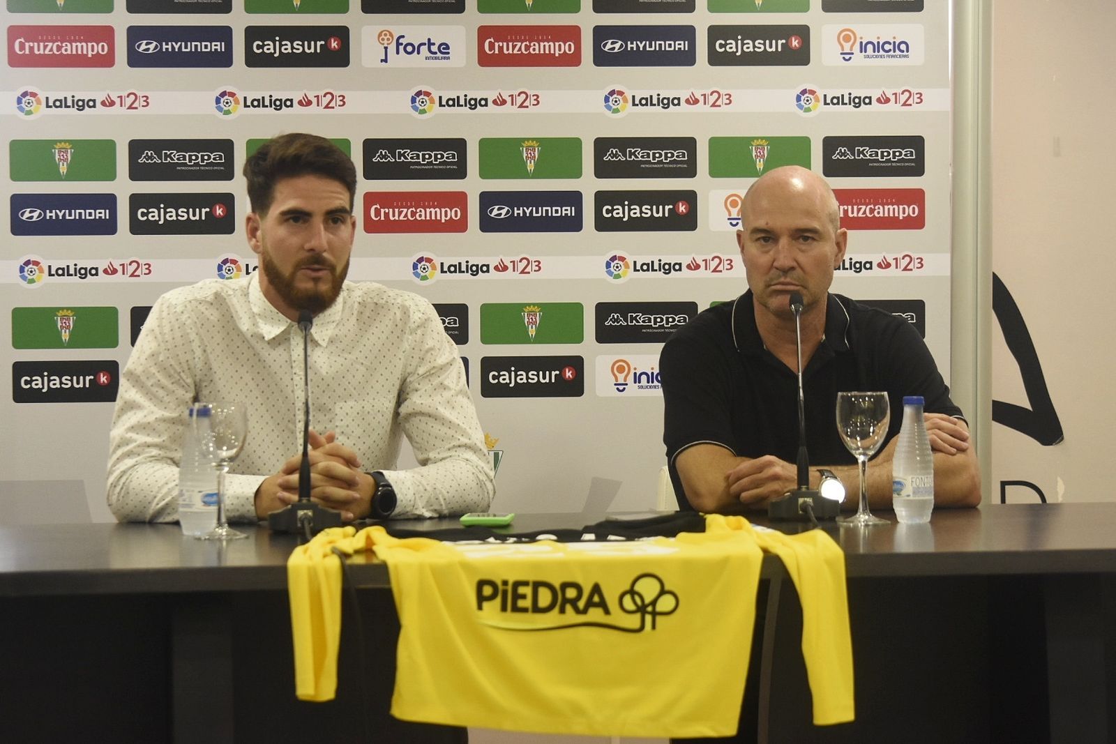 Carlos Abad, junto a Berges, en su presentación con el Córdoba.