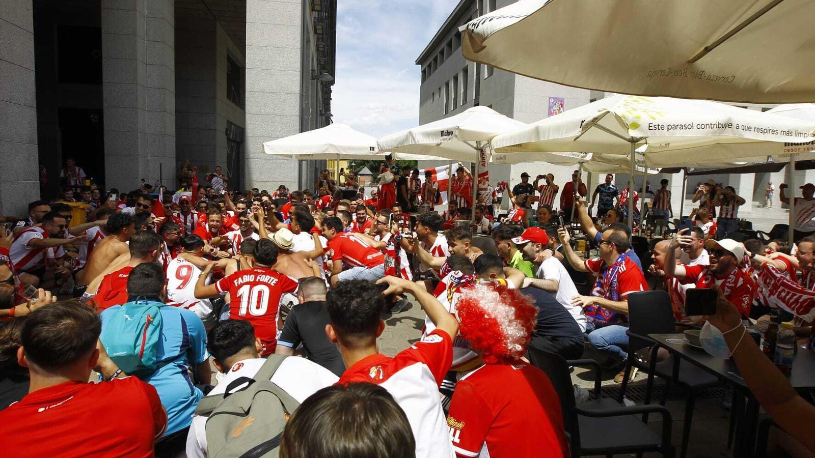 Aficionados del Almería en Leganés.