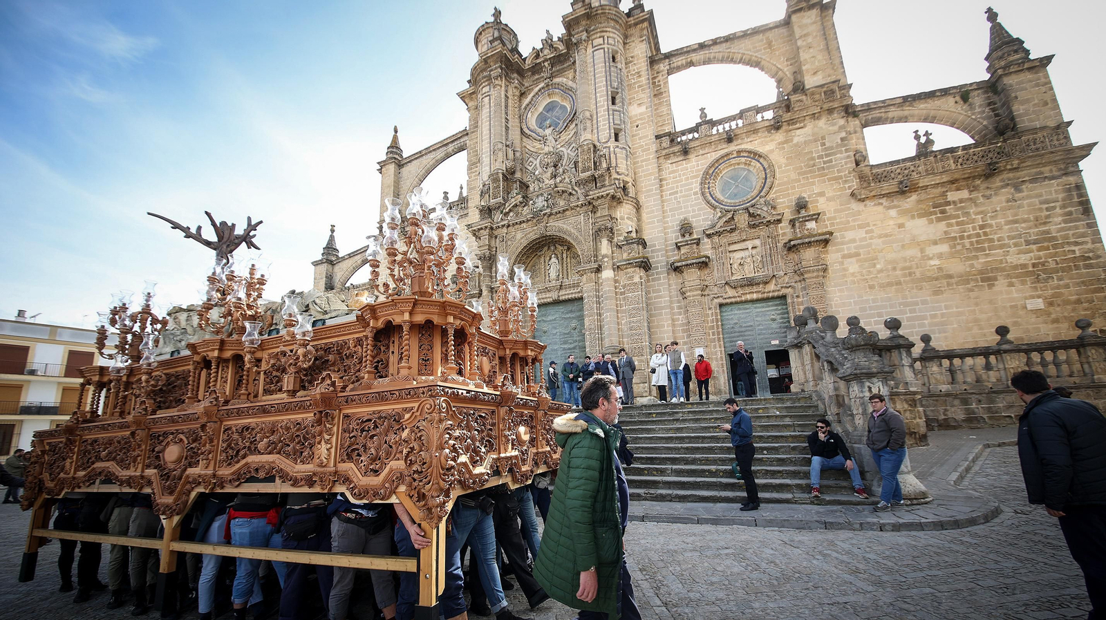 La Mortaja prueba su paso por el entorno de la Catedral