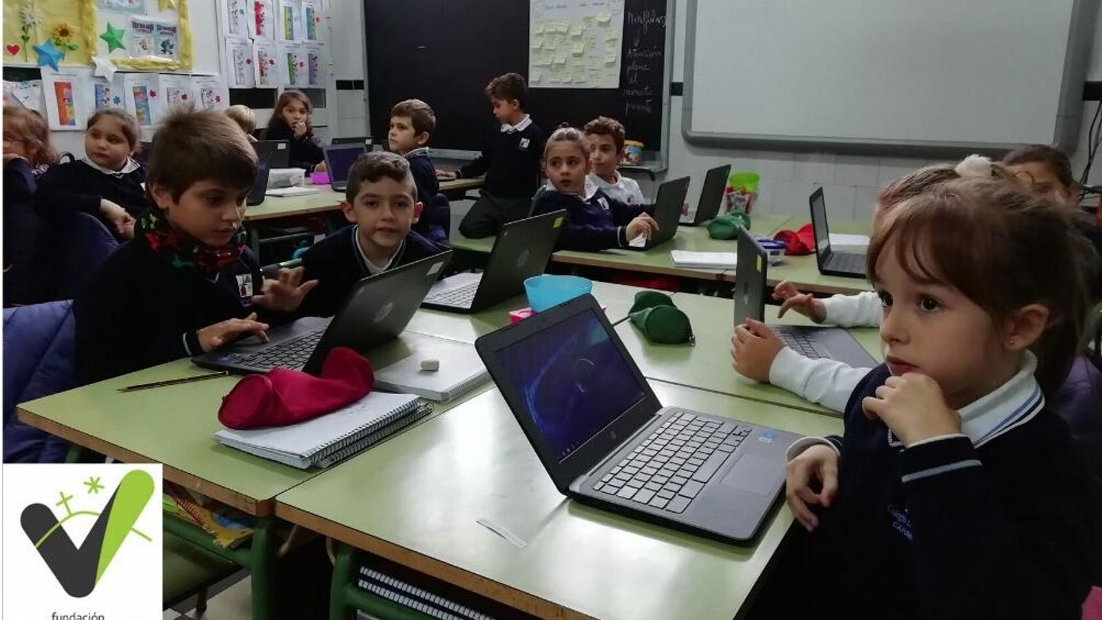 Imagen de archivo de los alumnos de las Escuelas Vedrunas en un aula totalmente digitalizada.