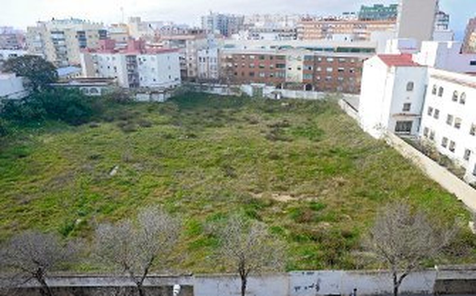 La alcaldesa tacha de "bravucón" a De Llera y le acusa de "dar una patada en la boca a los gaditanos"