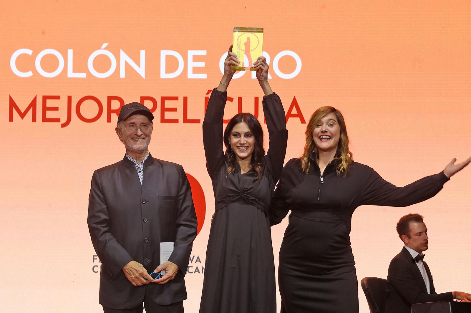 Imágenes de la gala de clausura de la 50 edición del Festival de Huelva Cine Iberoamericano con la entrega del Colón de Oro a la película 'Retrato de um certo oriente' y el Premio Ciudad de Huelva al actor José Coronado