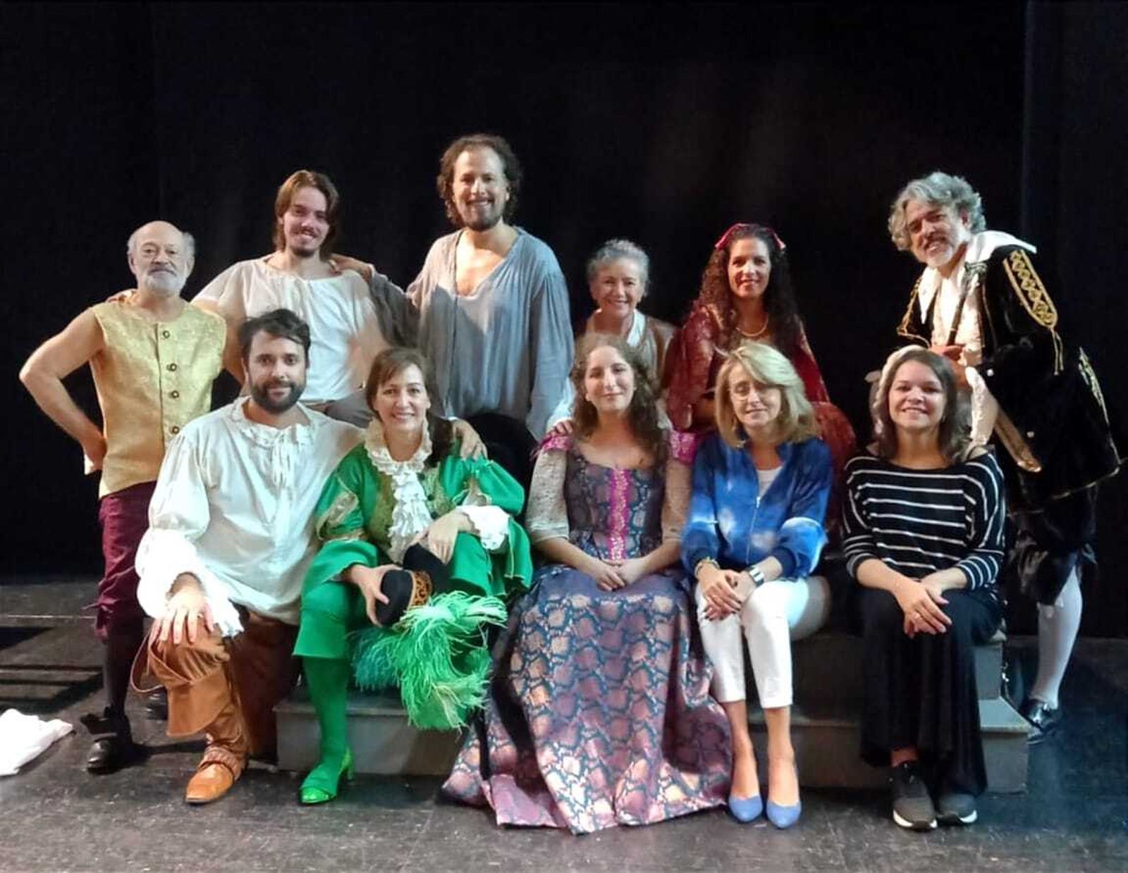 Los actores, junto a Pilar Pintor.