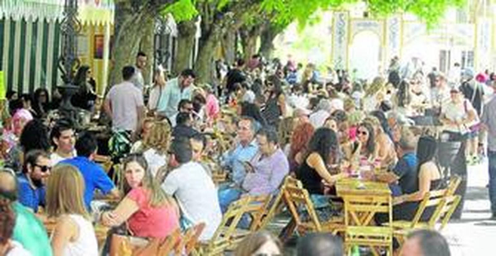 Aspecto que mostraba la Alameda Vieja a la hora del almuerzo, ayer.