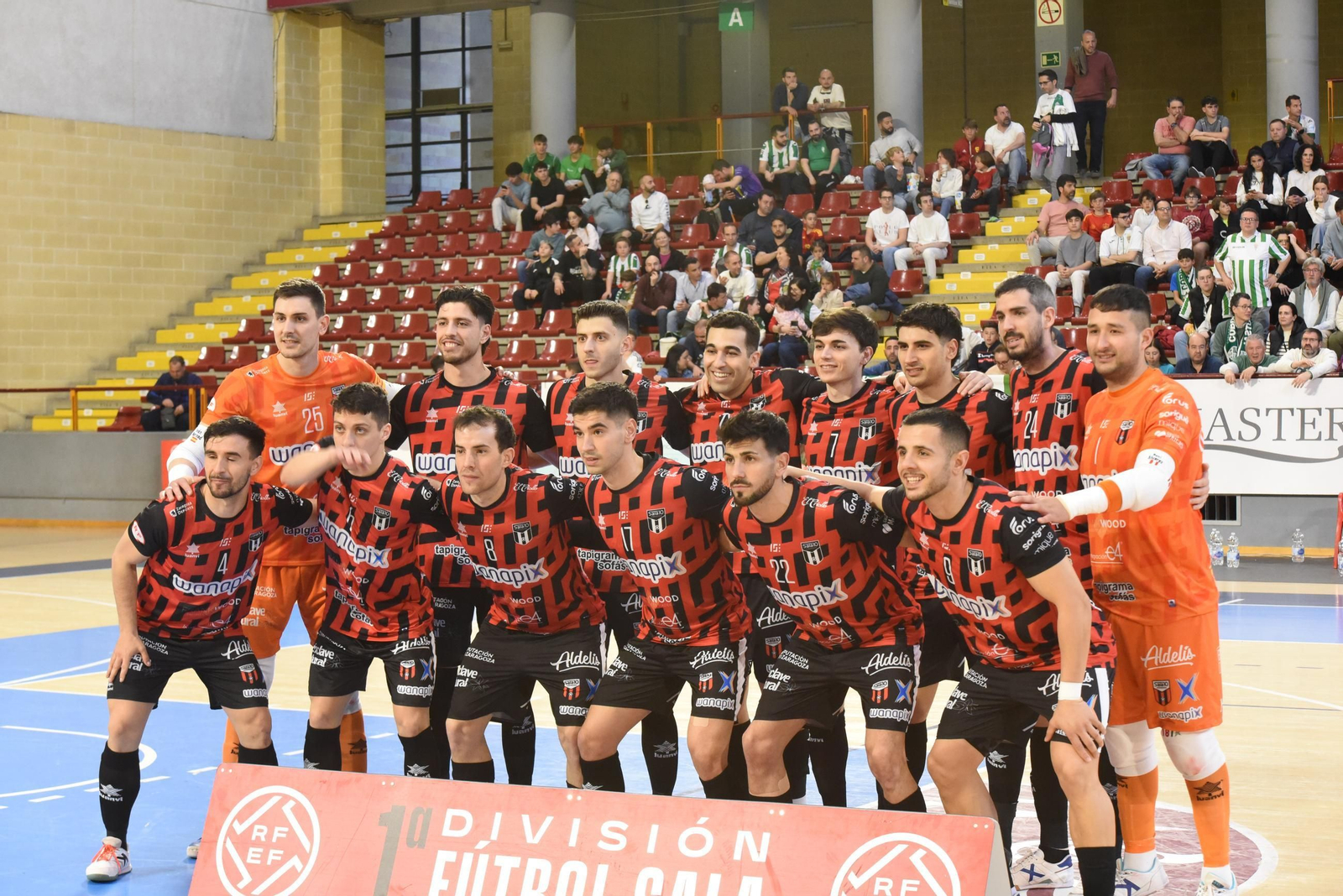 Las mejores fotos del ambiente en Vista Alegre para el Córdoba Futsal - AD Sala 10 Zaragoza