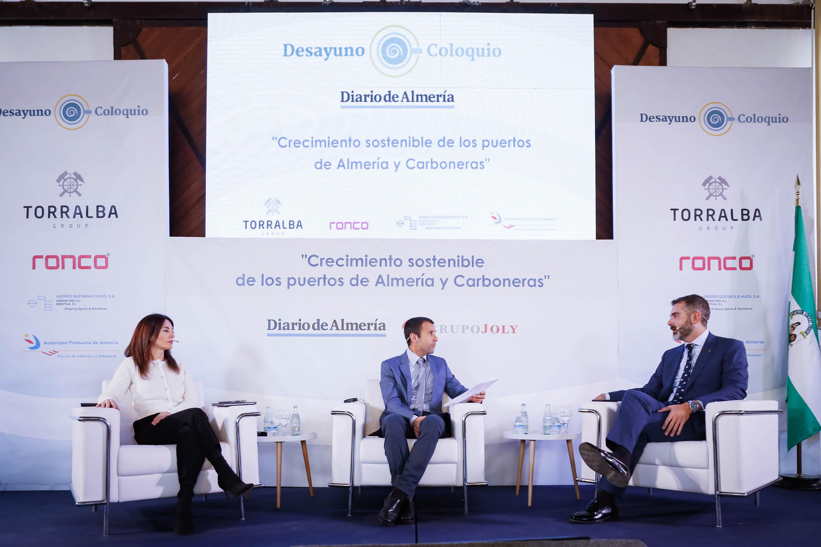 Imágenes del desayuno informativo