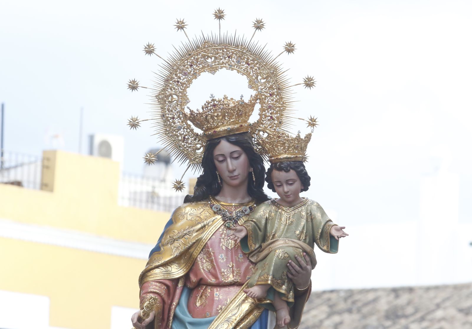 El traslado de María Auxiliadora de Córdoba tras su restauración, en imágenes