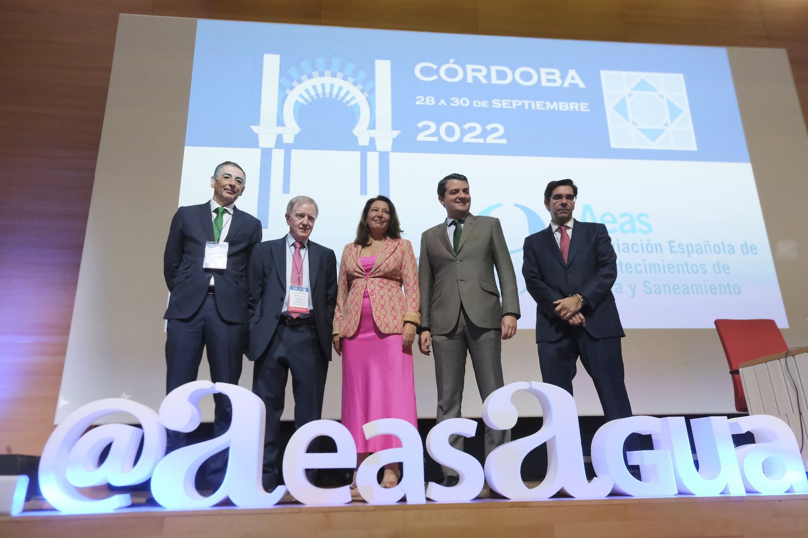 Foto de familia de la inauguración del congreso.