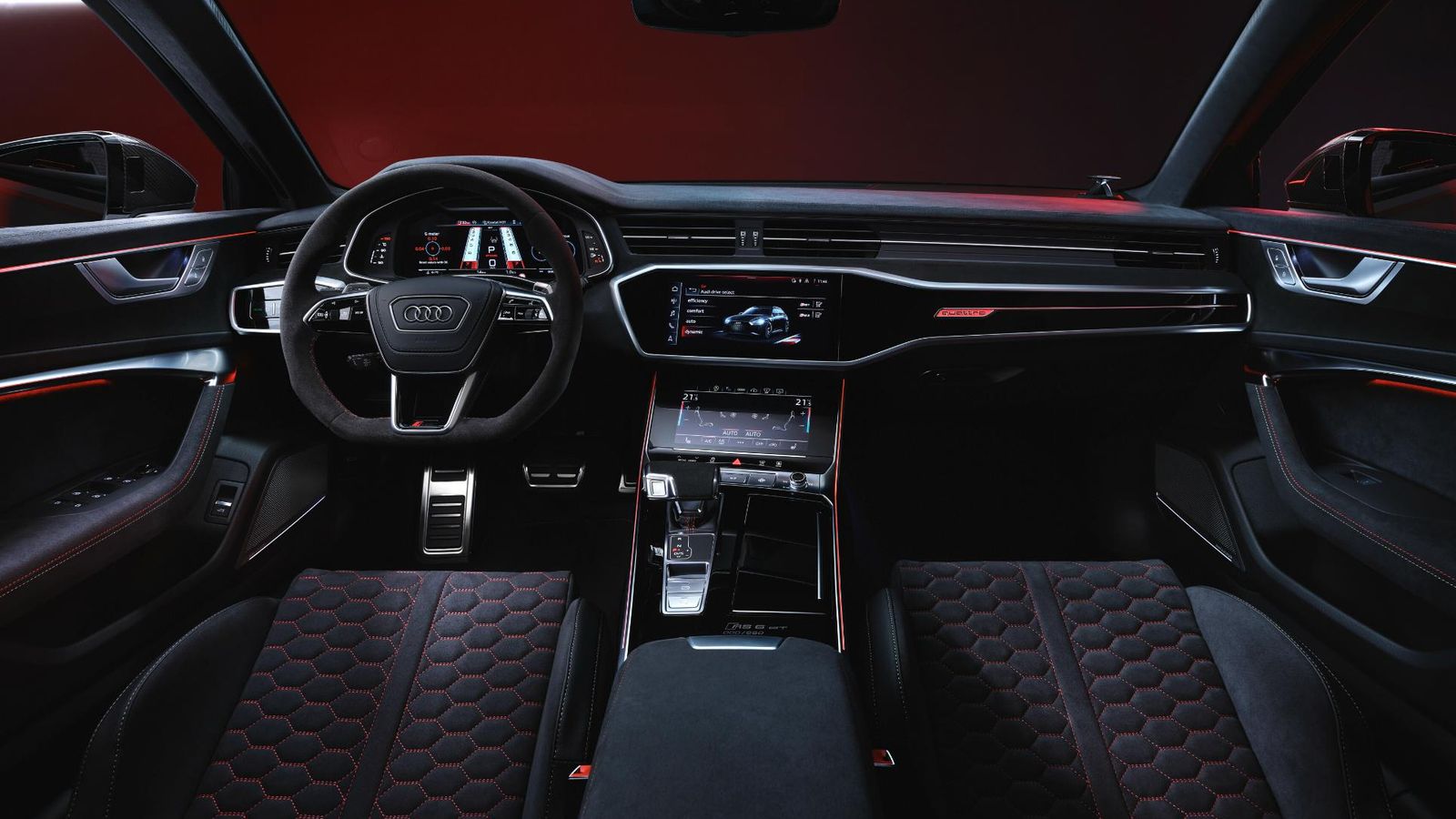 El habitáculo de estos RS 6 Avant GT está caracterizado por elementos en color rojo o cobre.
