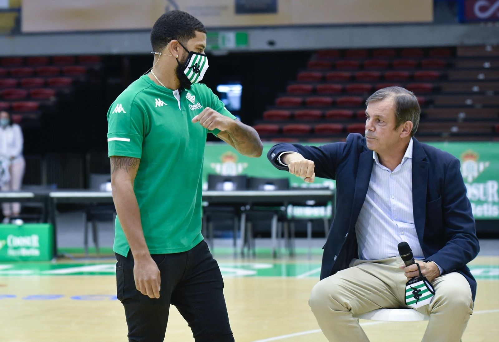 Juanma Rodríguez saluda a Feldeine.