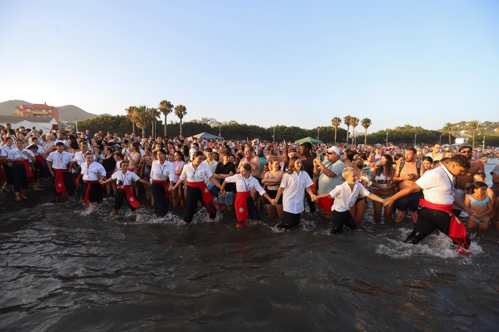 La procesión de la Virgen del Carmen en la playa del Palo, en Málaga, en fotos