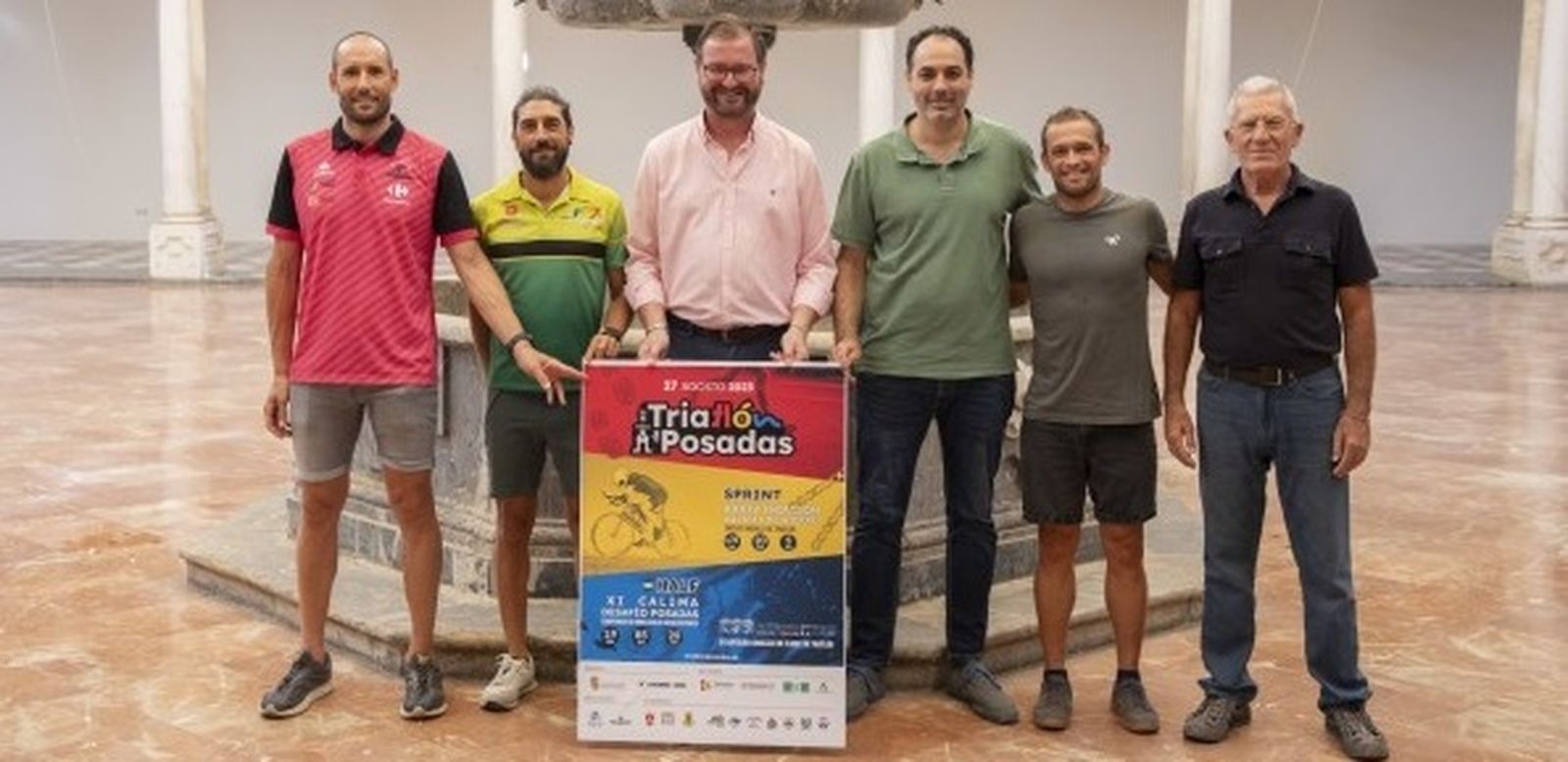 Las autoridades y organizadores, durante la presentación del evento.