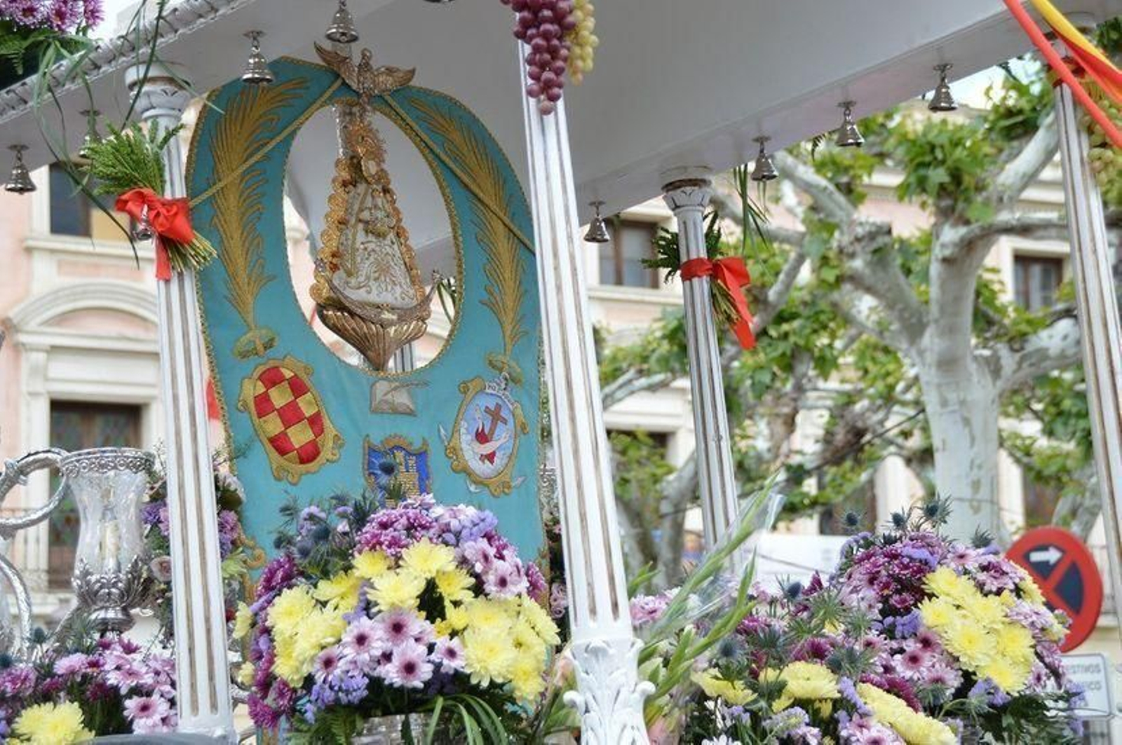 Simpecado de la Hermandad del Rocío de Alcalá de Henares.
