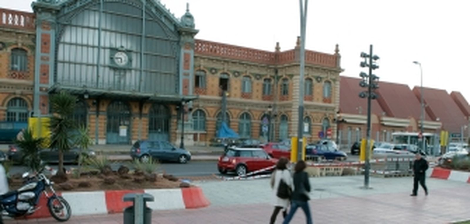 Adif concluye las obras de mantenimiento y mejora del edificio histórico de la estación de Almería