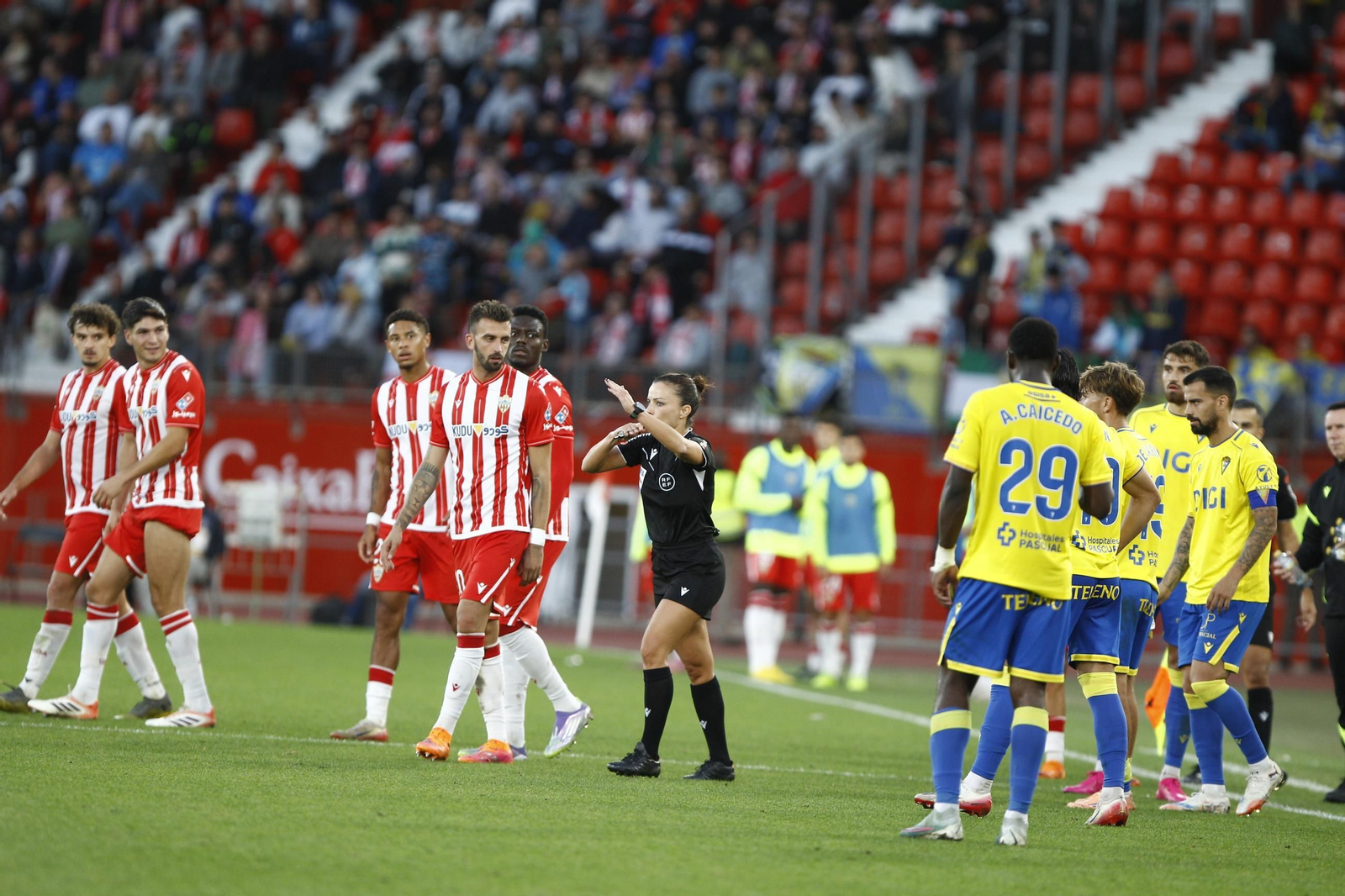 El partido U.D. Almería-Cádiz C.F. en imágenes