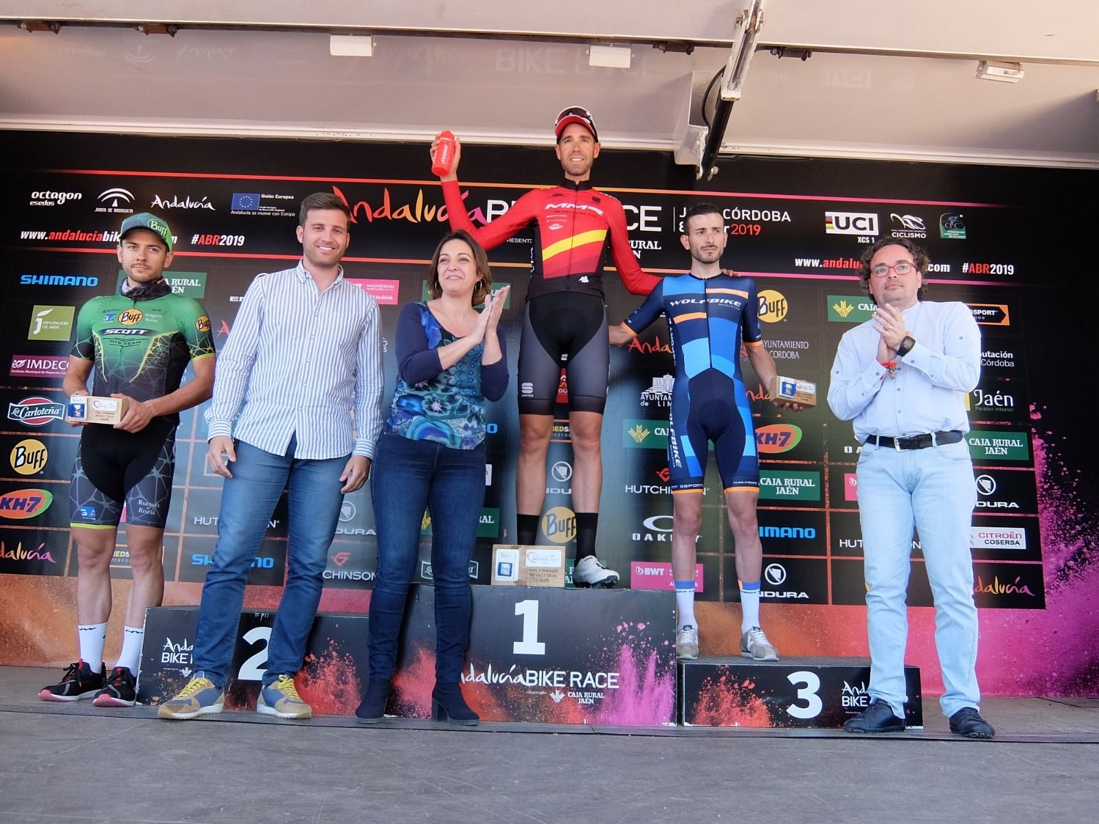 Podio de honor de la general masculina, con el cordobés Víctor Manuel Fernández a la derecha.