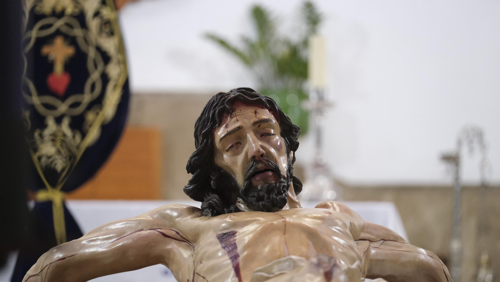 La Legión custodia el Cristo de la Buena Muerte en la Semana Santa de El Parador 2025