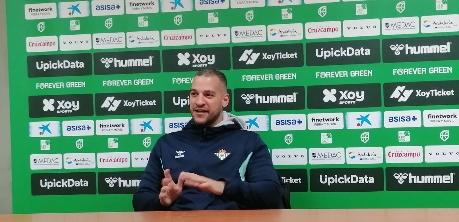 Bruno Savignani, en rueda de prensa.