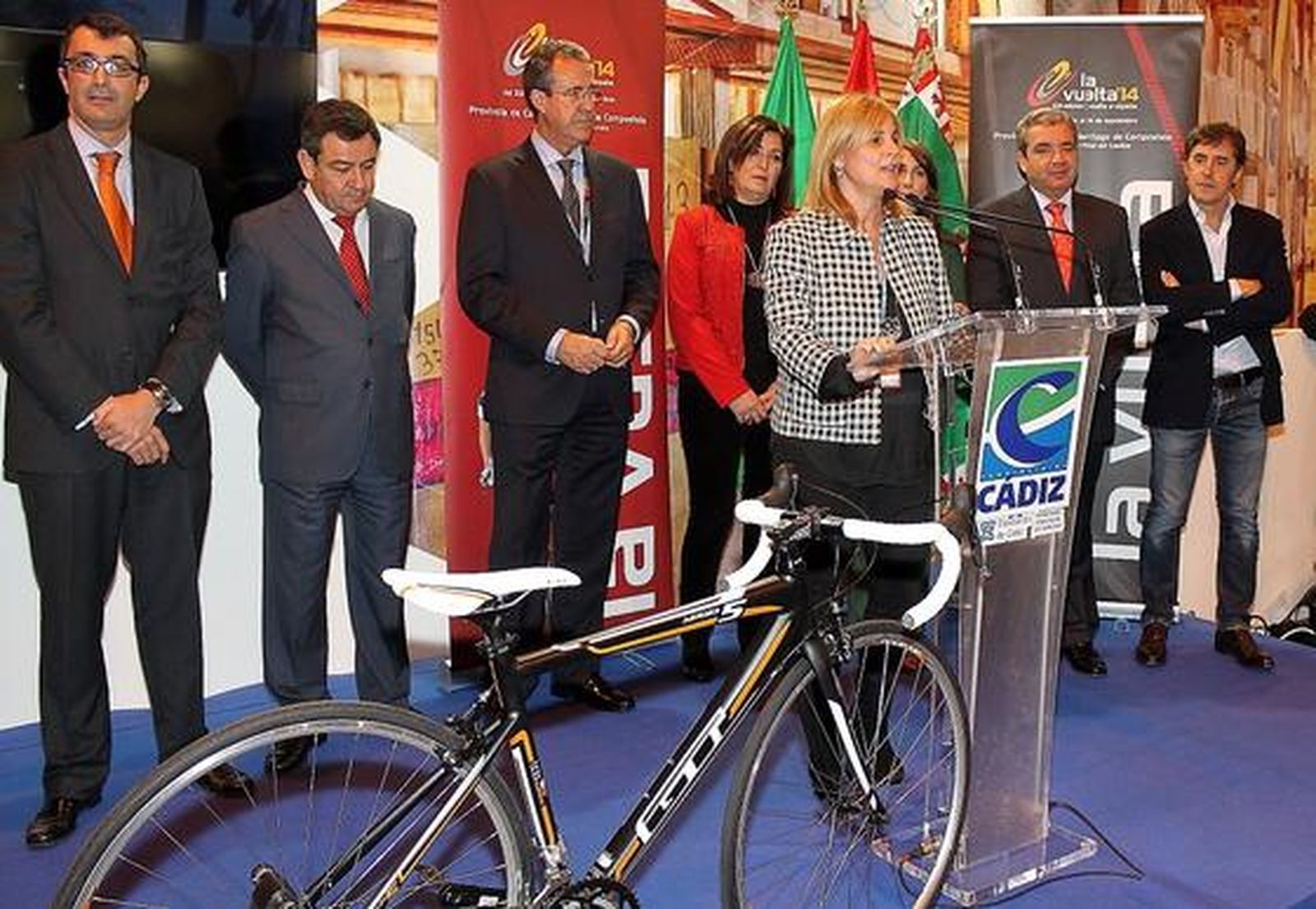 María José García-Pelayo se dirige a los presentes.