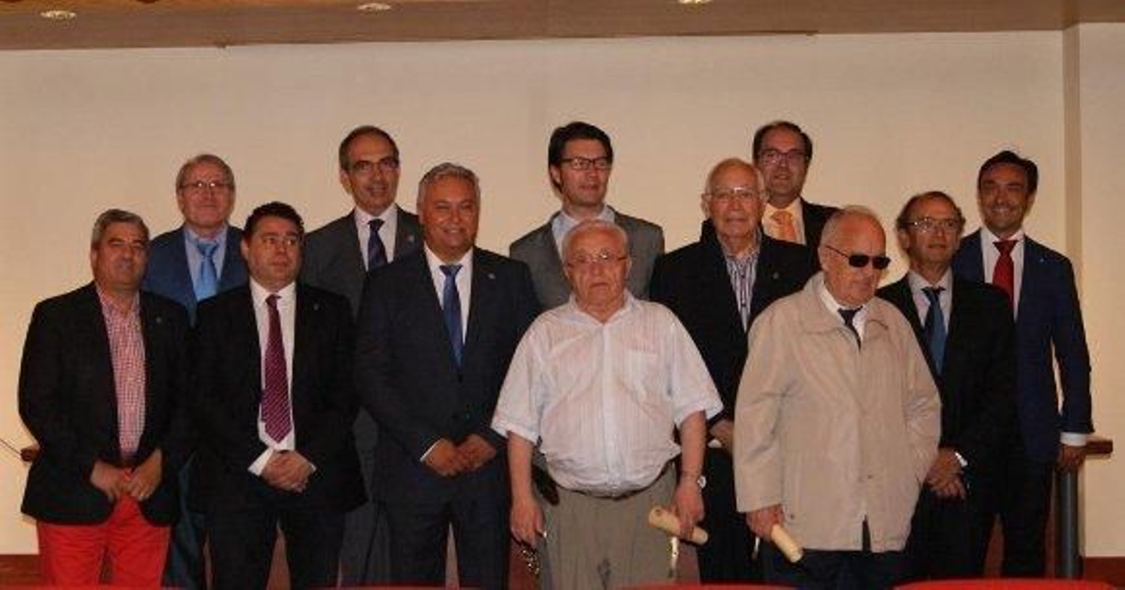 El grupo de colegiados senior con cincuenta años en la profesión.  Foto: Ignacio Casas de Ciria