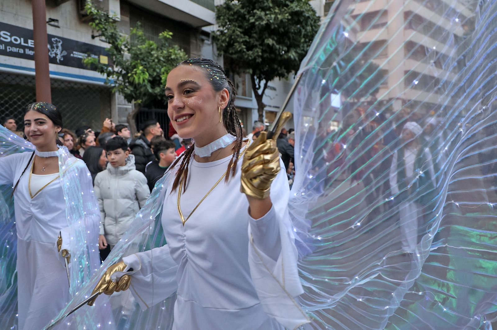 Imágenes del Heraldo Real anunciando la llegada de los Reyes Magos a Huelva