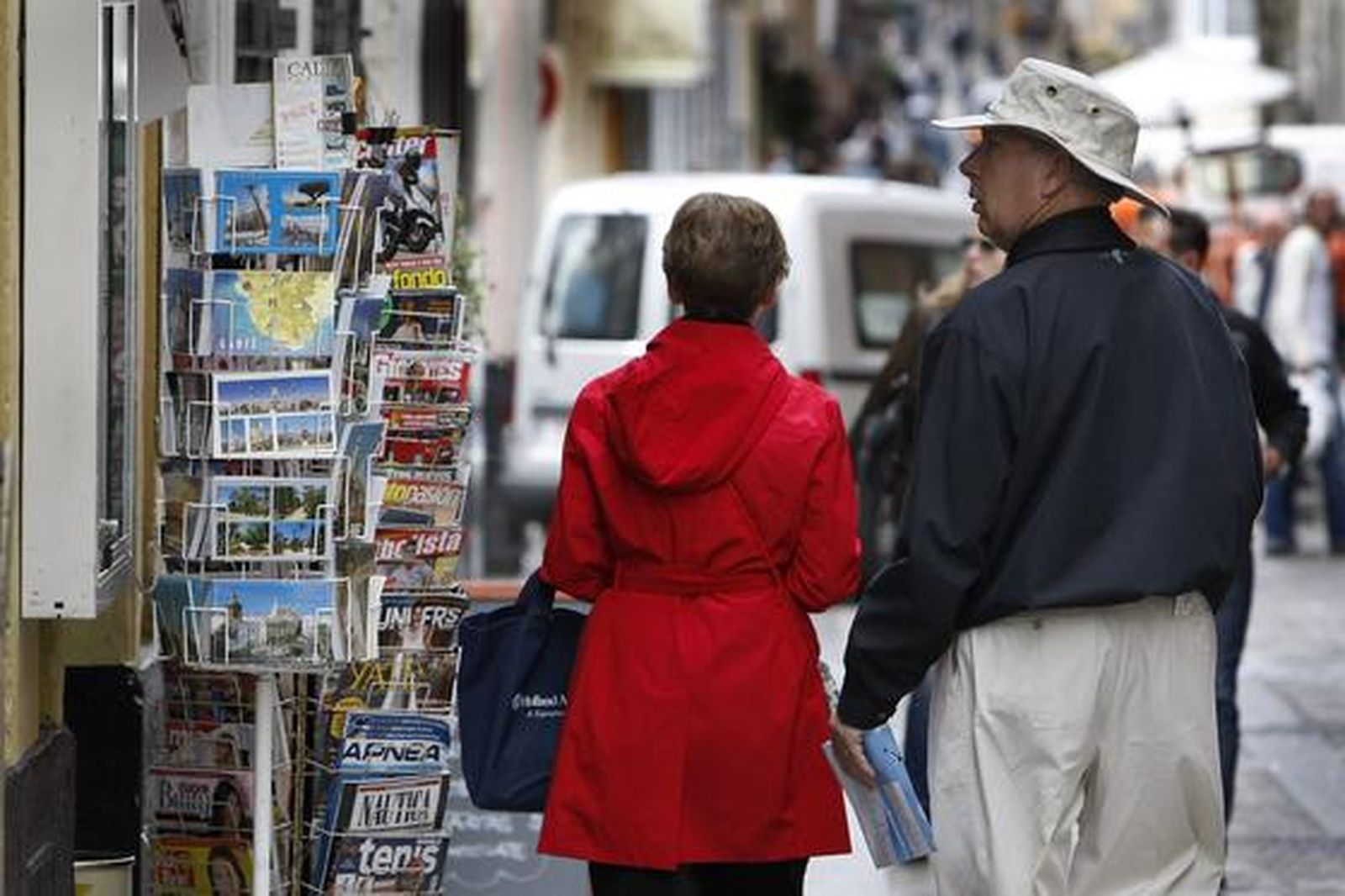 Unos 3.000 cruceristas visitan Cádiz con las escalas del ´Eurodam´ y ´Le Diamant´ en el mes por excelencia de los cruceros. 

Foto: Jose Braza