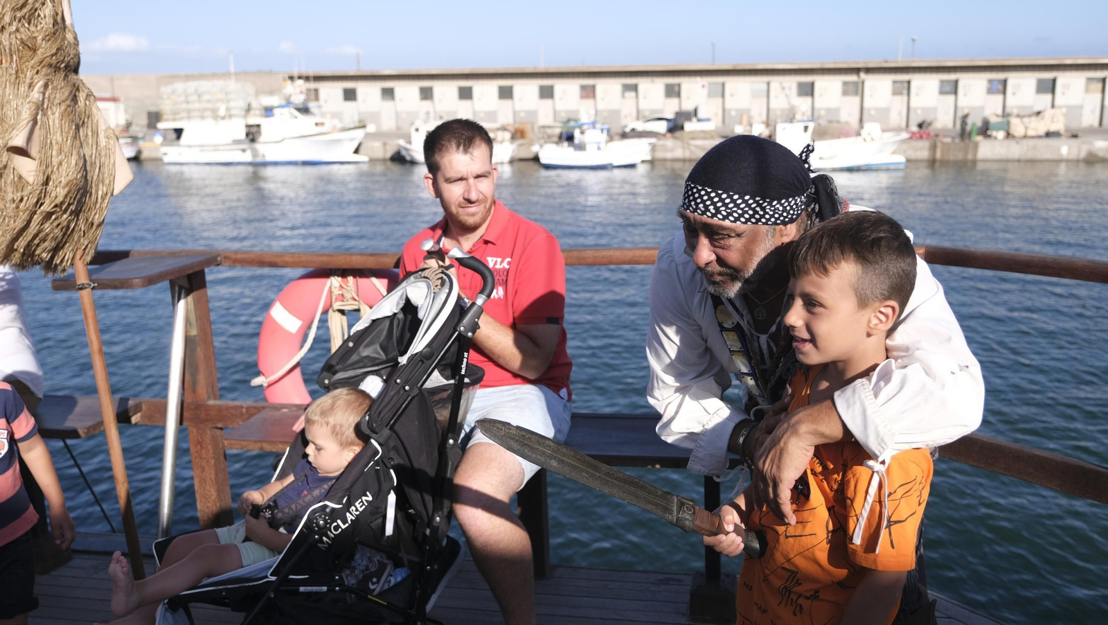 Navega en imágenes en una goleta histórica convertida en barco pirata