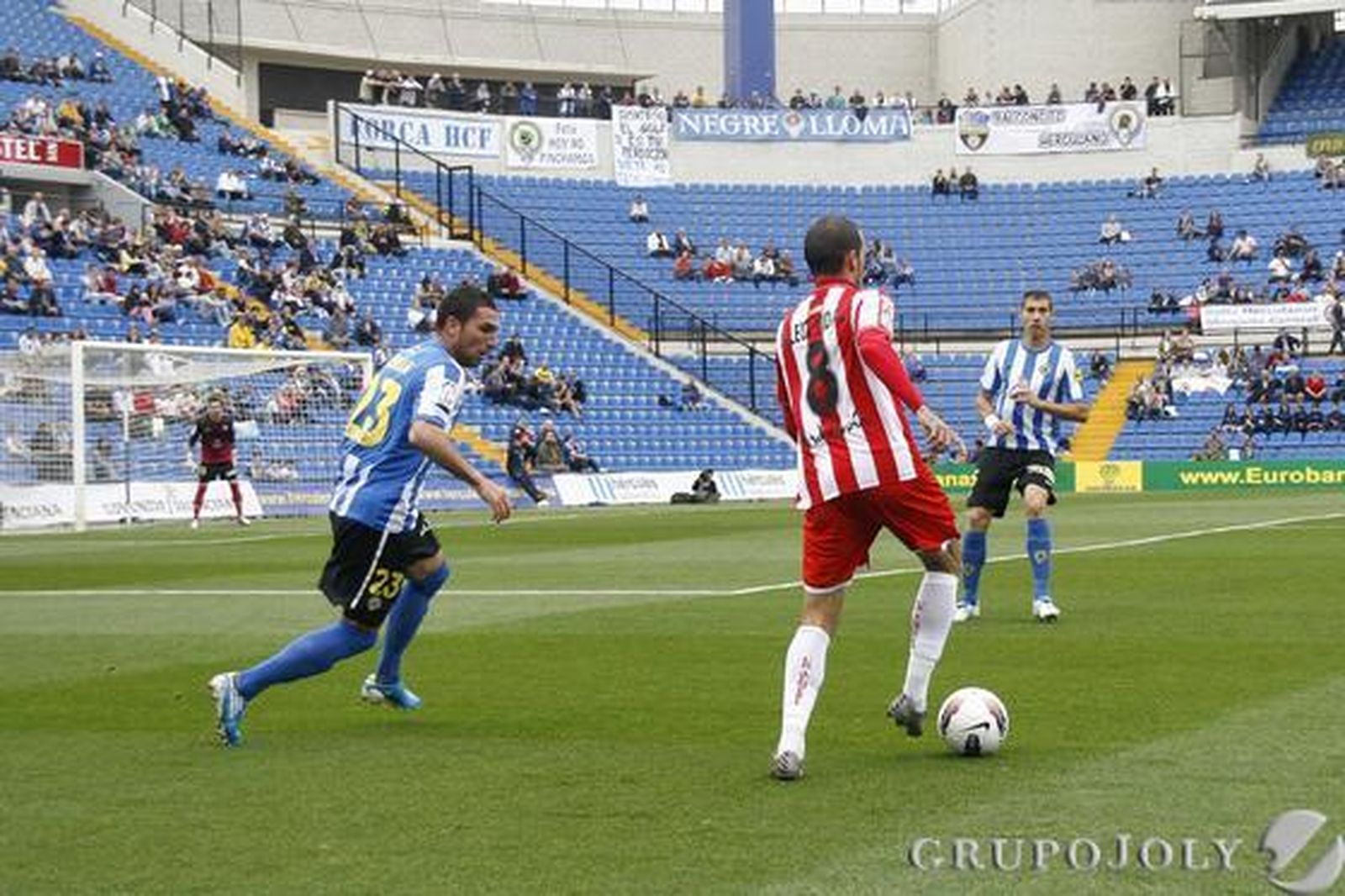 El Almería se lleva un punto del Rico Pérez y se mantiene en la pelea por las plazas de promoción. 

Foto: Rafael Gonzalez
