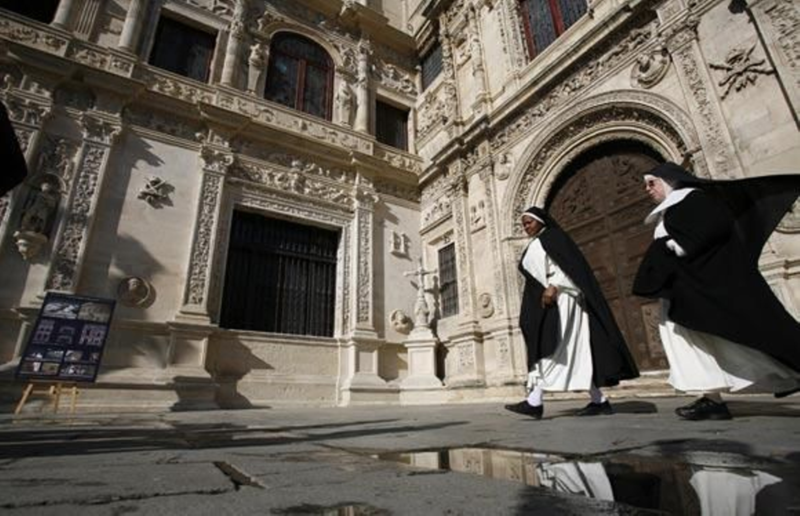 El brillo vuelve al arquillo del Ayuntamiento