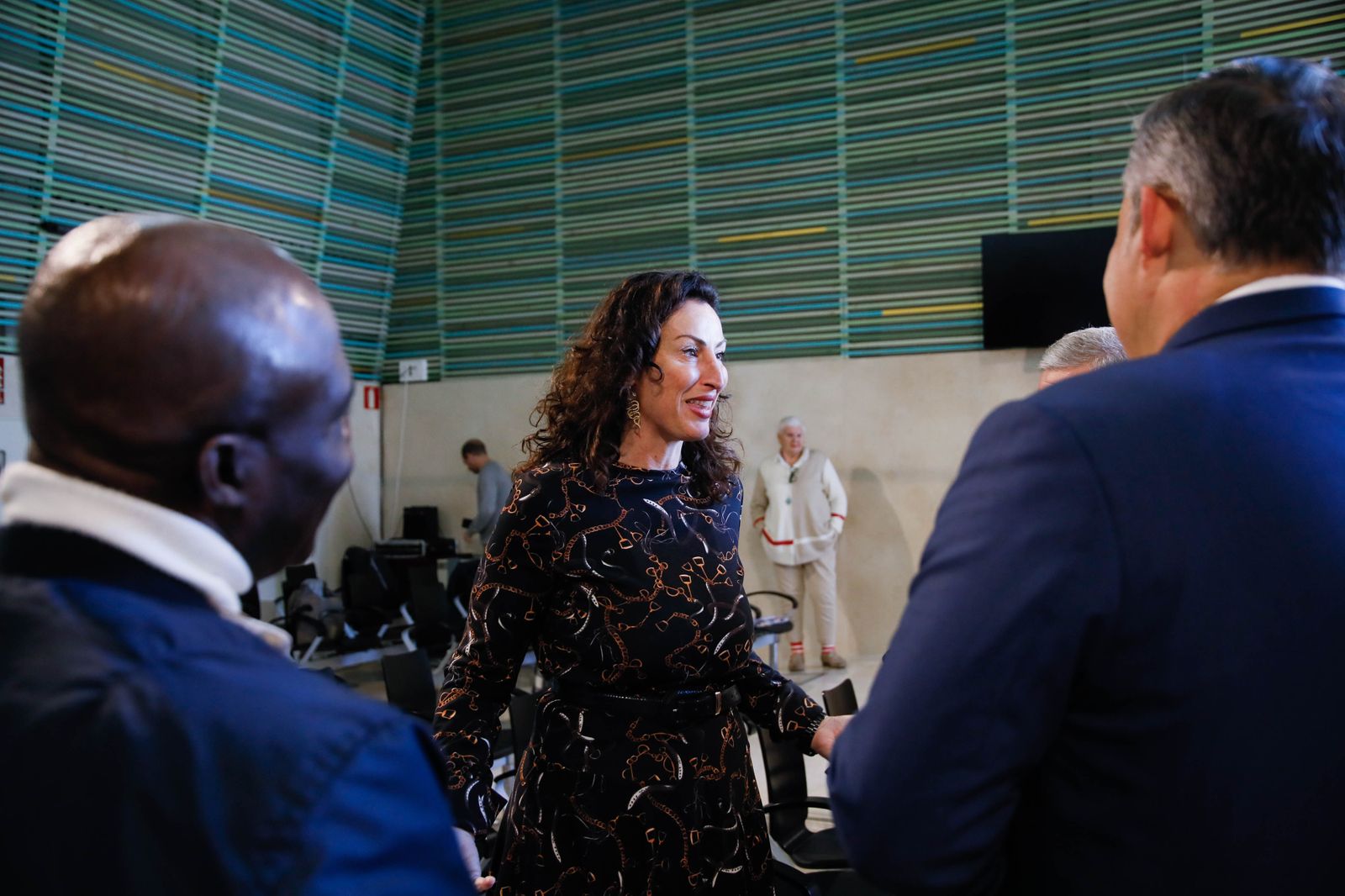 Imágenes de la entrega de las coronas a los emisarios de sus Majestades los Reyes Magos de Oriente