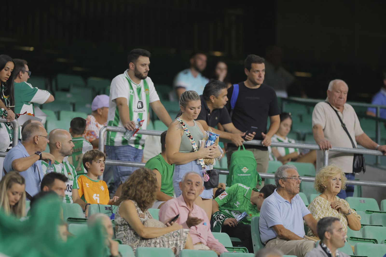 Búscate en las fotos del Betis-Valencia