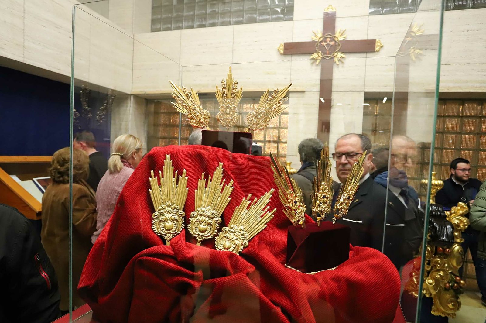 Imágenes de la exposición de la Hdad de las Tres Caídas en la Casa Colón