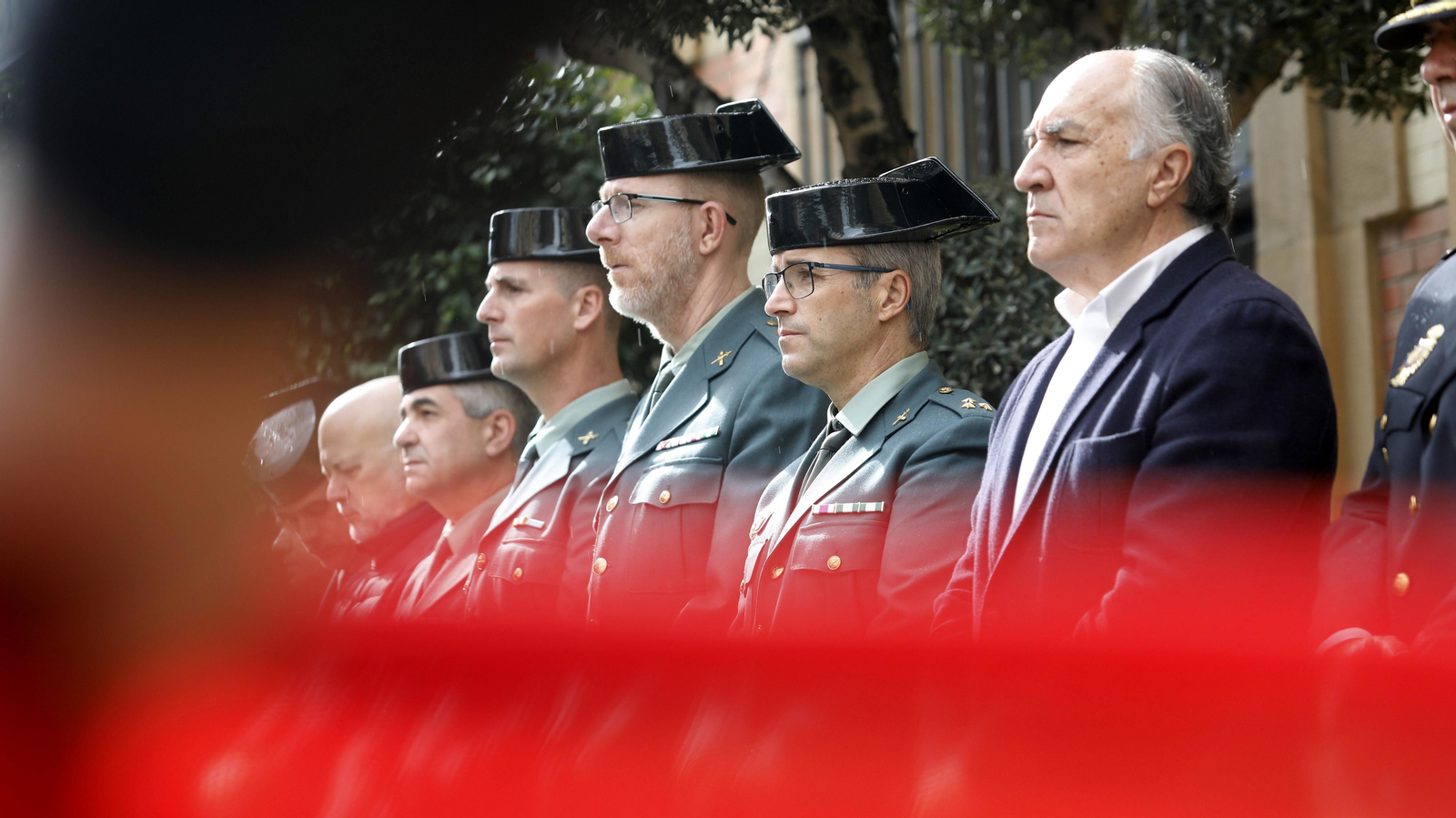 Las fotos de la concentración silenciosa por la muerte de dos guardias civiles en Barbate