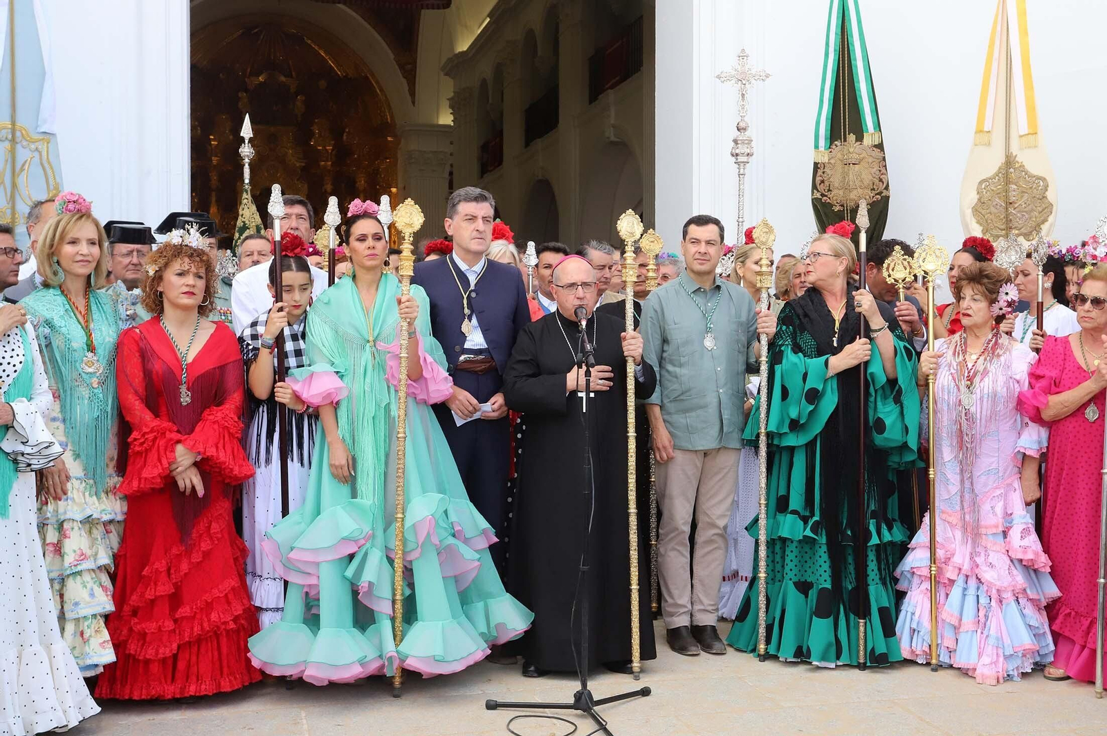 Imágenes del ambiente El Rocío y en Casas de Hermandades