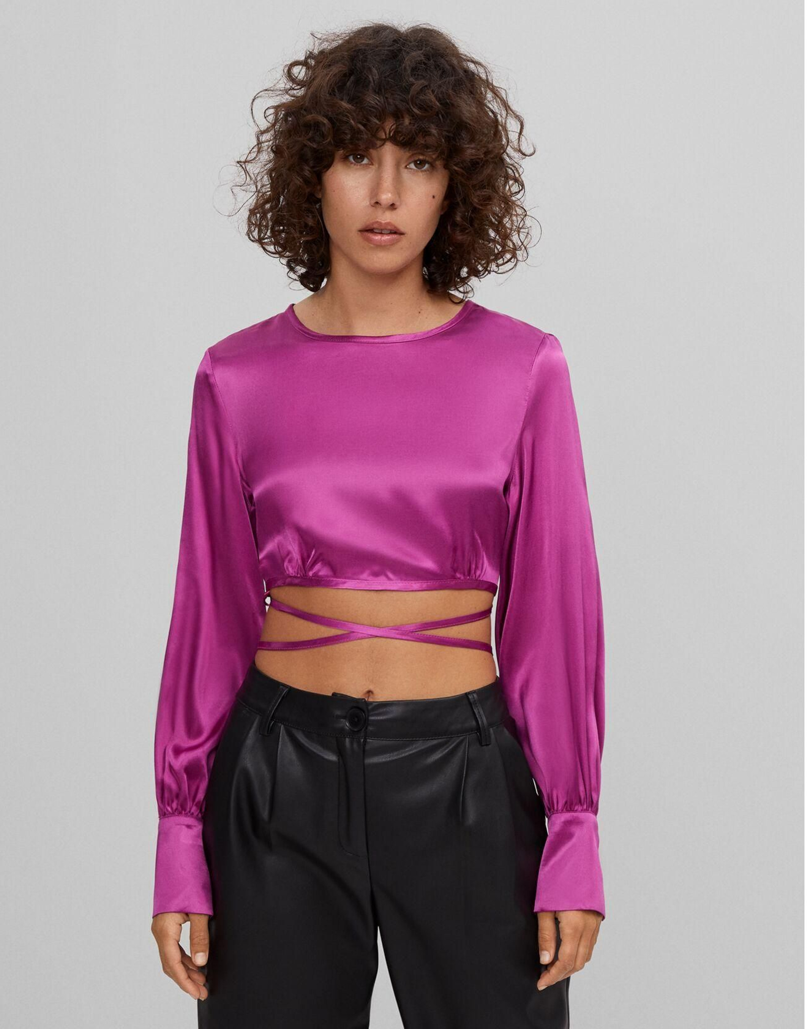 La blusa rosa de Bershka.