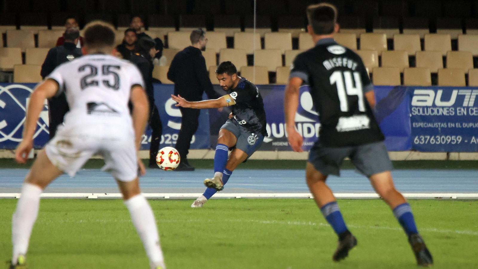 Imágenes de la eliminatoria de Copa del Rey entre el Xerez CD y el AD Ceuta FC en Chapín