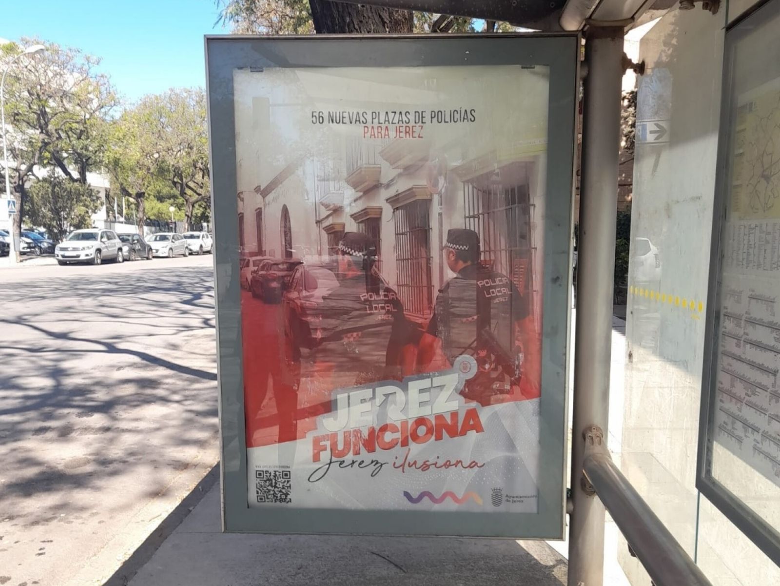 Una marquesina con la campaña institucional.