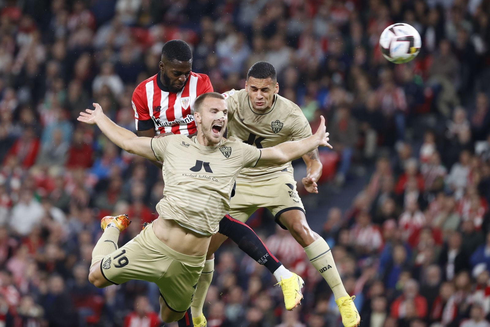 Iñaki Williams hizo el 1-0 de cabeza