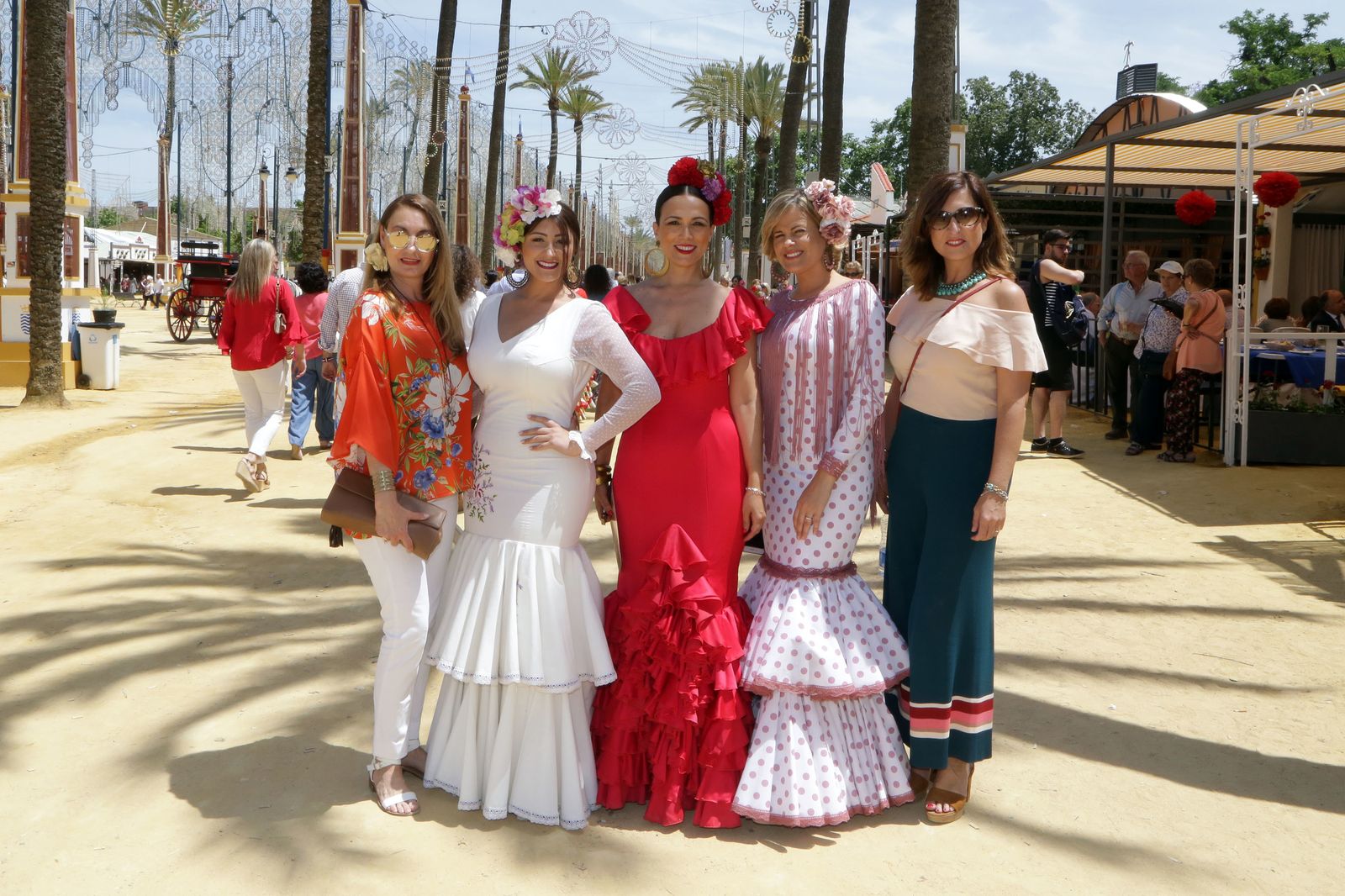 Agueda Serna, del hotel Doña Blanca; Estrella Santos, de la Clínica Dental El Paseo; María López, Verónica Montesinos y Blanca González.