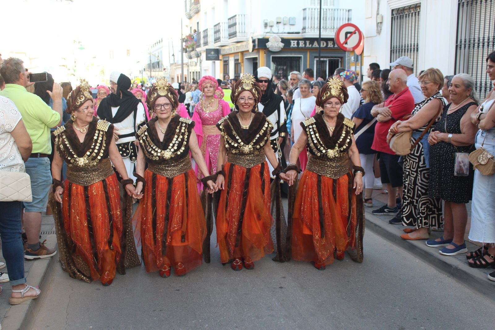 El desfile de Moros y Cristianos de Vera, en imágenes
