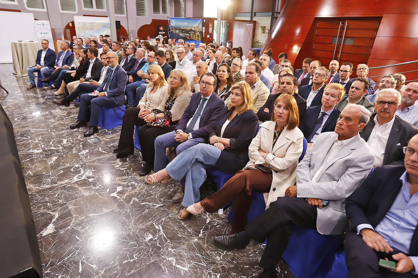 Las imágenes en el Desayuno-Coloquio del Grupo Joly "Competitividad innovación y eficiencia el sector de los frutos rojos ante el reto de la sostenibilidad"
